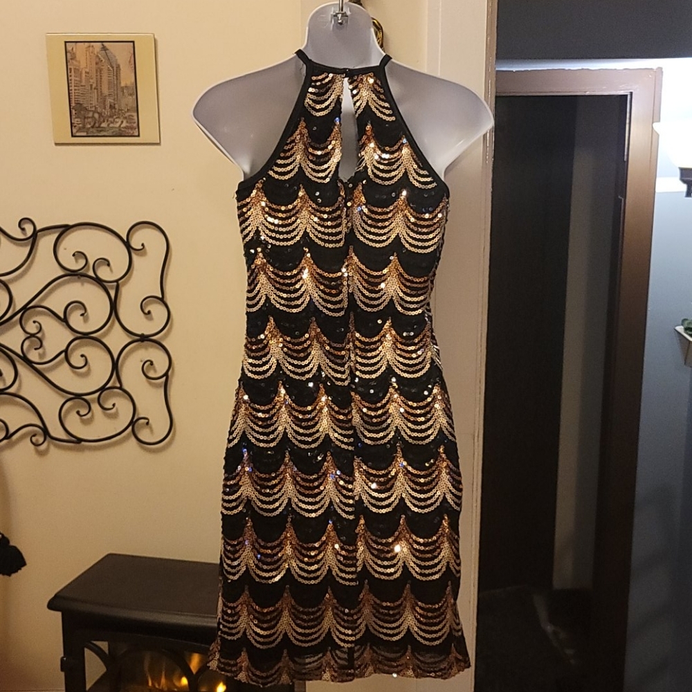 Dress - Picture 3 of 7